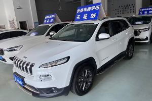 自由光 Jeep 2.0L 兩驅(qū)經(jīng)典運動版