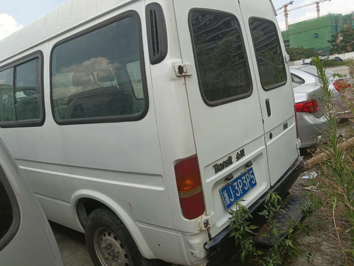 福特 經(jīng)典全順  2015款 2.8T柴油廂式運輸車長軸3座中頂長車JX493ZLQ4圖片