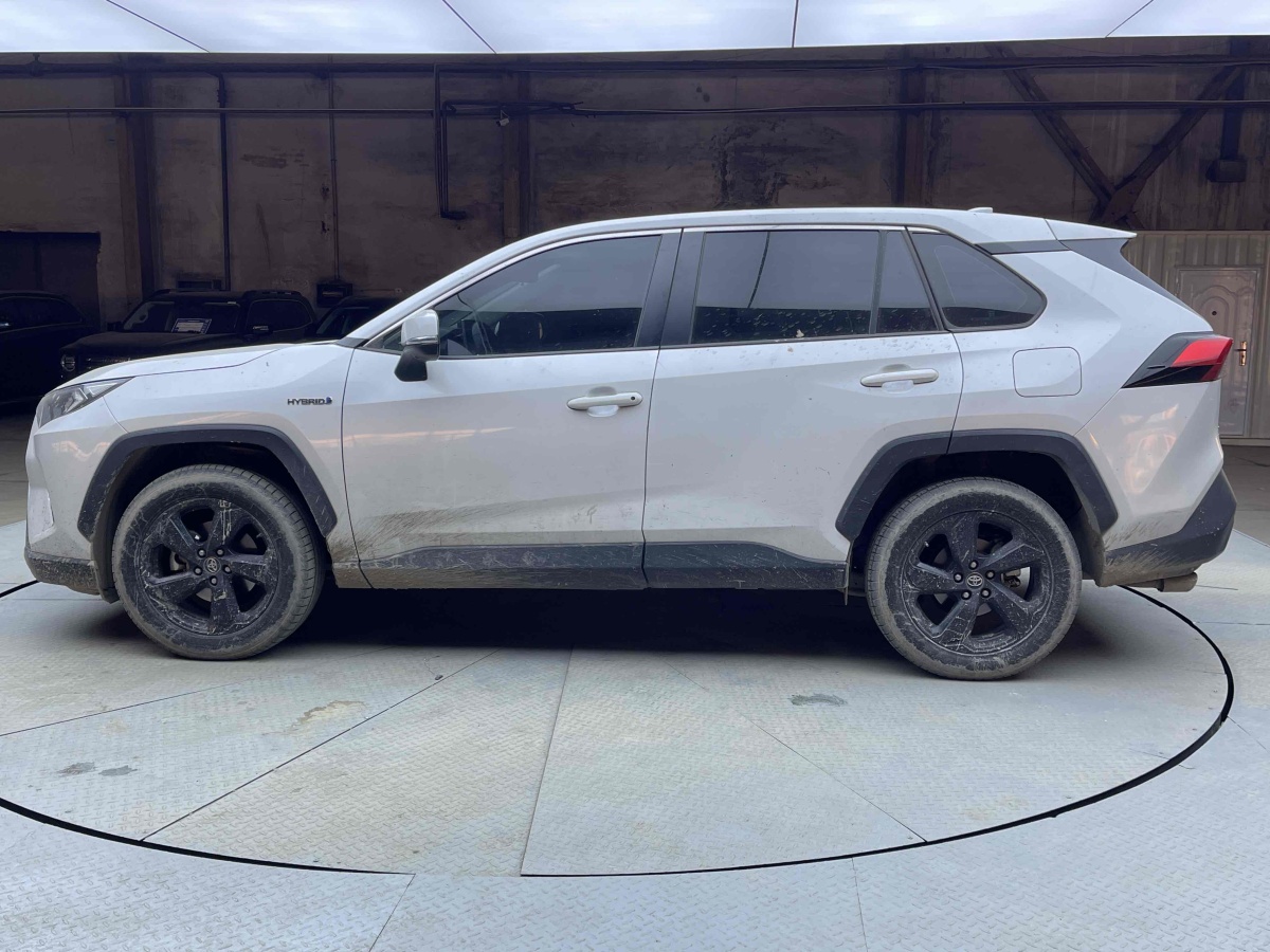 豐田 RAV4榮放  2022款 雙擎 2.5L CVT四驅(qū)旗艦版圖片