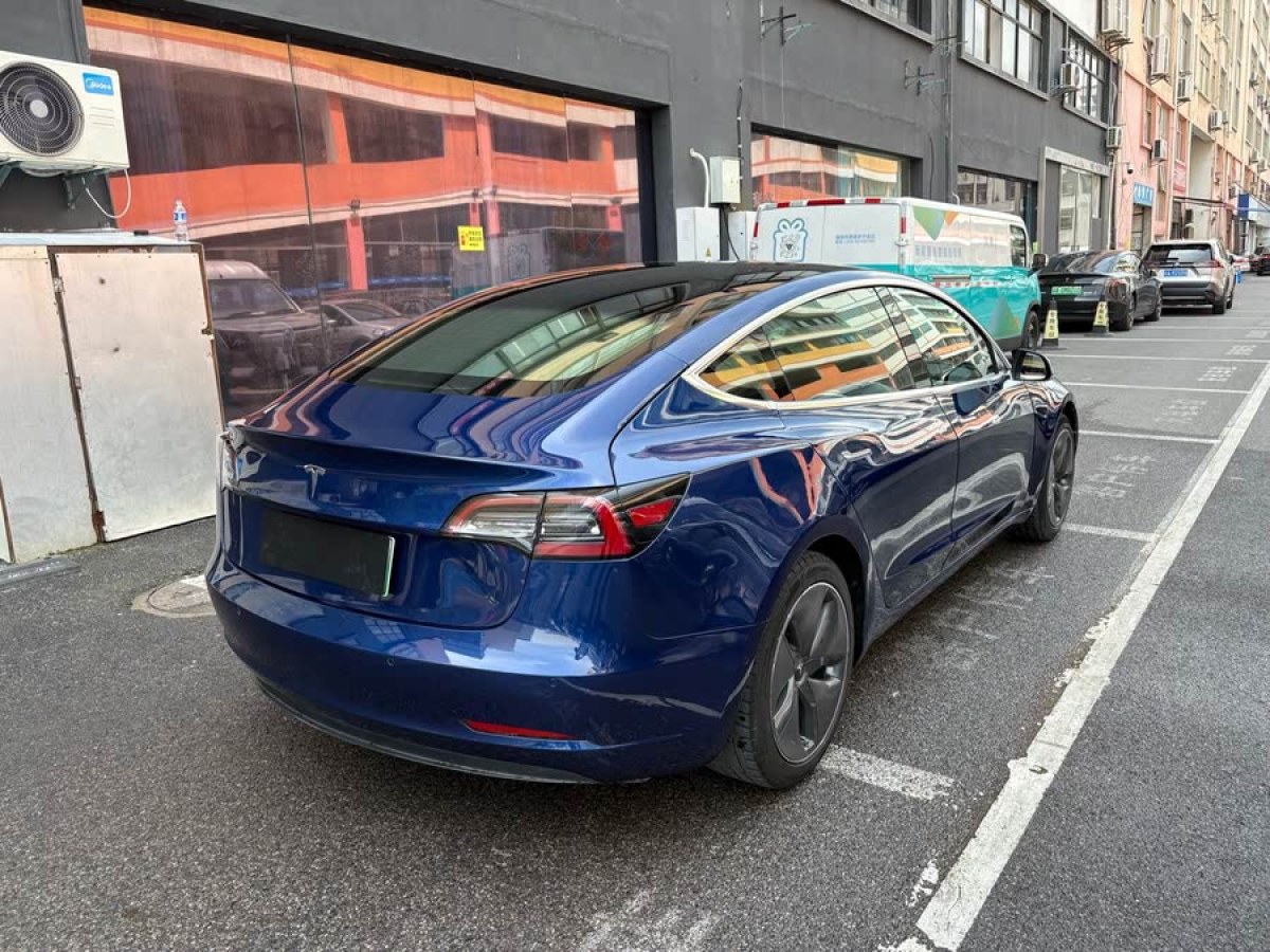 特斯拉 Model 3  2019款 標(biāo)準(zhǔn)續(xù)航后驅(qū)升級版圖片