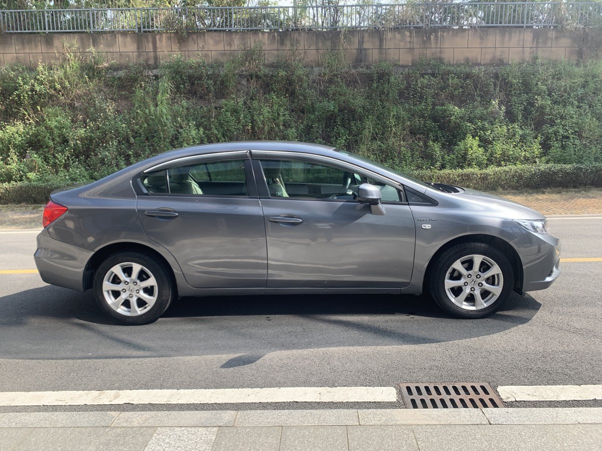 本田 思域  2012款 1.8L 自動舒適版圖片