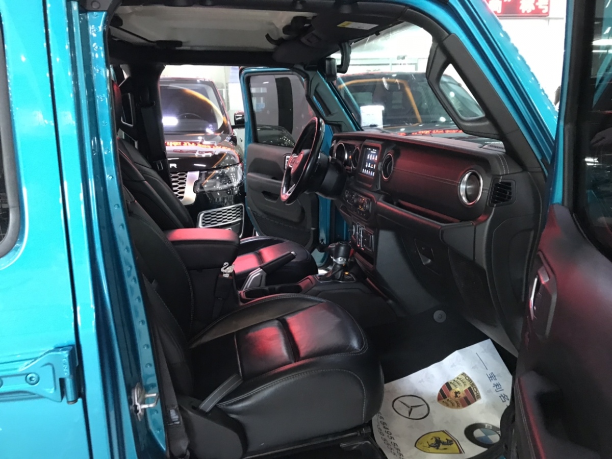 Jeep 牧马人  2019款  2.0T Sahara 四门版图片