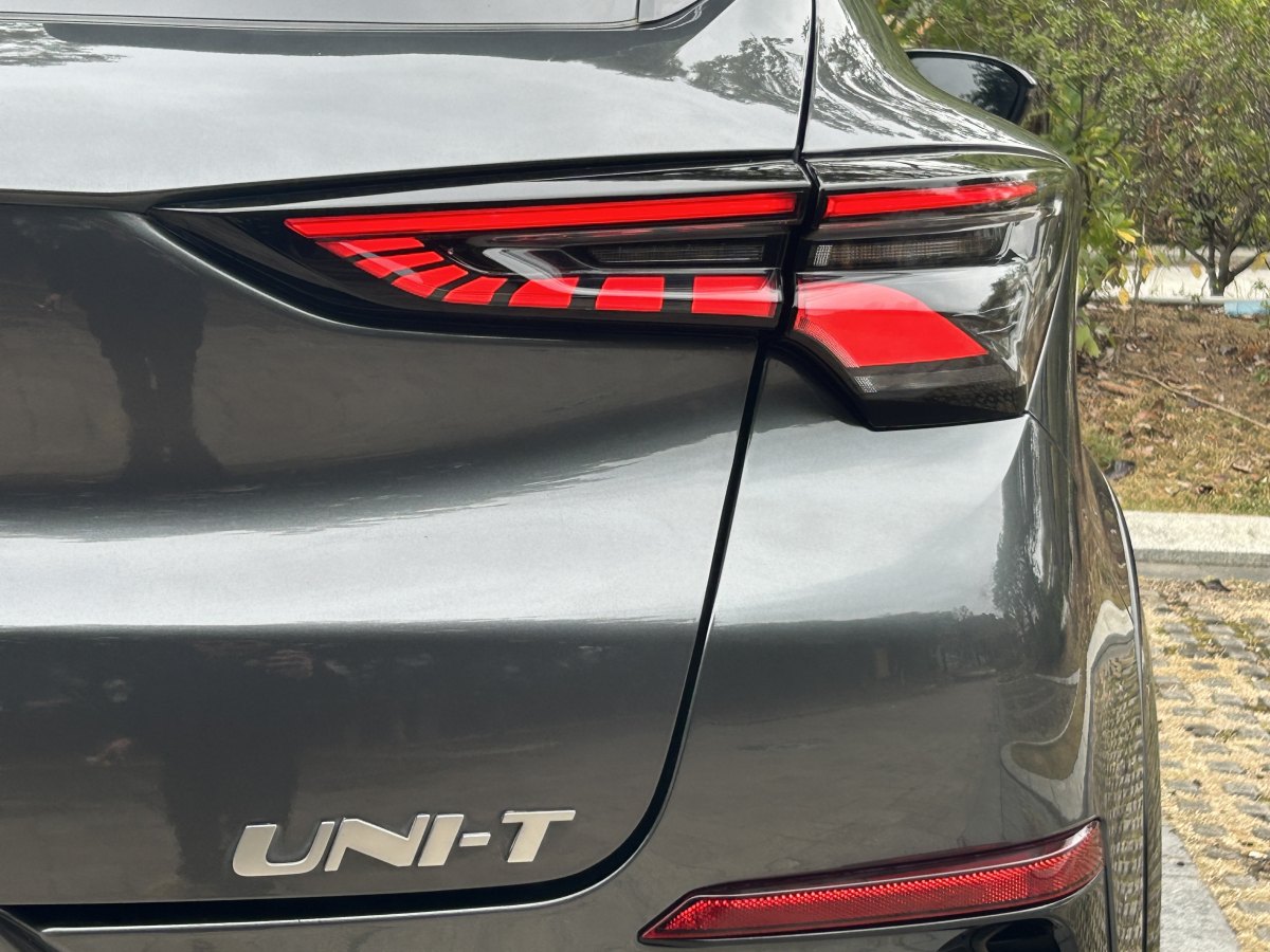 長(zhǎng)安 UNI-T  2023款 第二代 1.5T 尊享型圖片