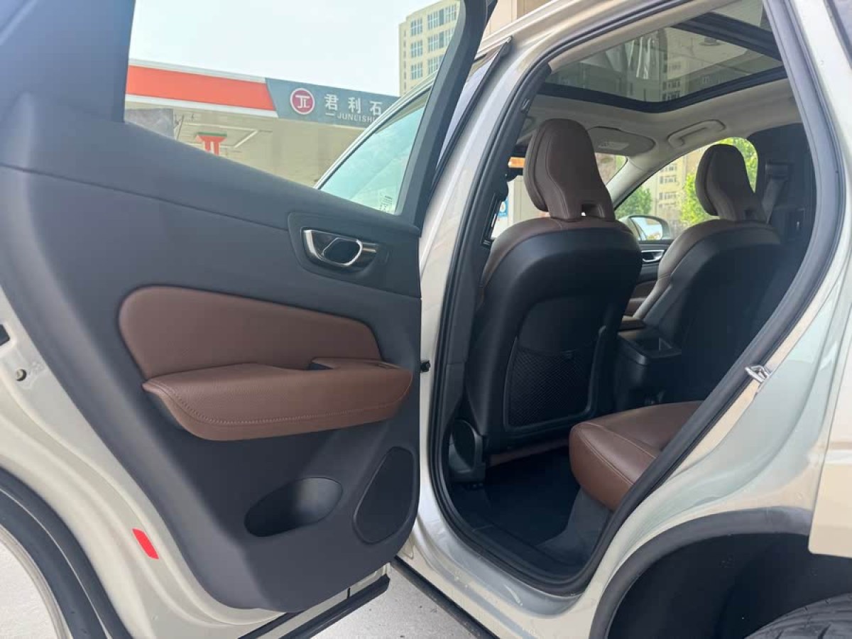 沃爾沃 XC60  2020款 T5 四驅(qū)智遠(yuǎn)豪華版圖片