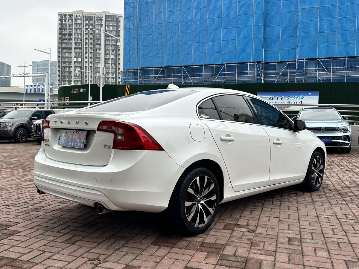 沃爾沃 S60L  2018款 T3 智進(jìn)進(jìn)取版圖片