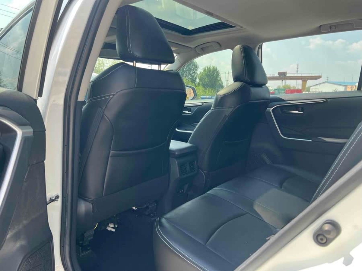 豐田 RAV4榮放  2020款 2.0L CVT兩驅(qū)風(fēng)尚版圖片