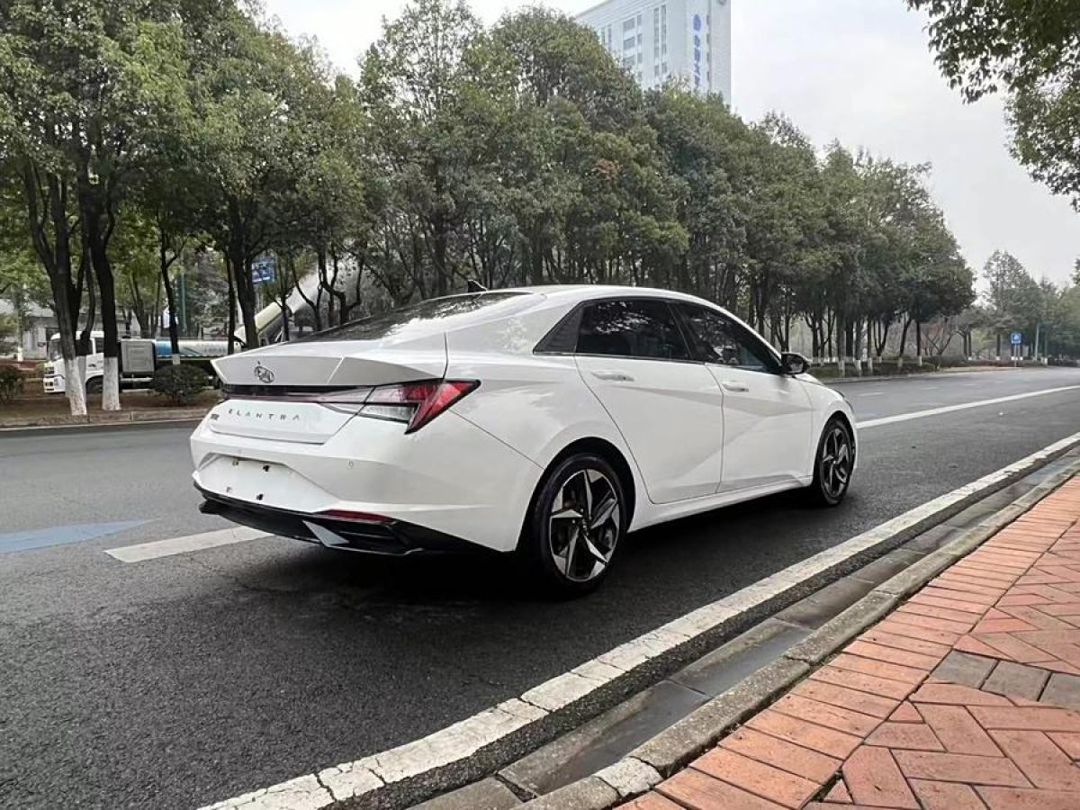 現(xiàn)代 伊蘭特  2021款 1.5L LUX尊貴版圖片