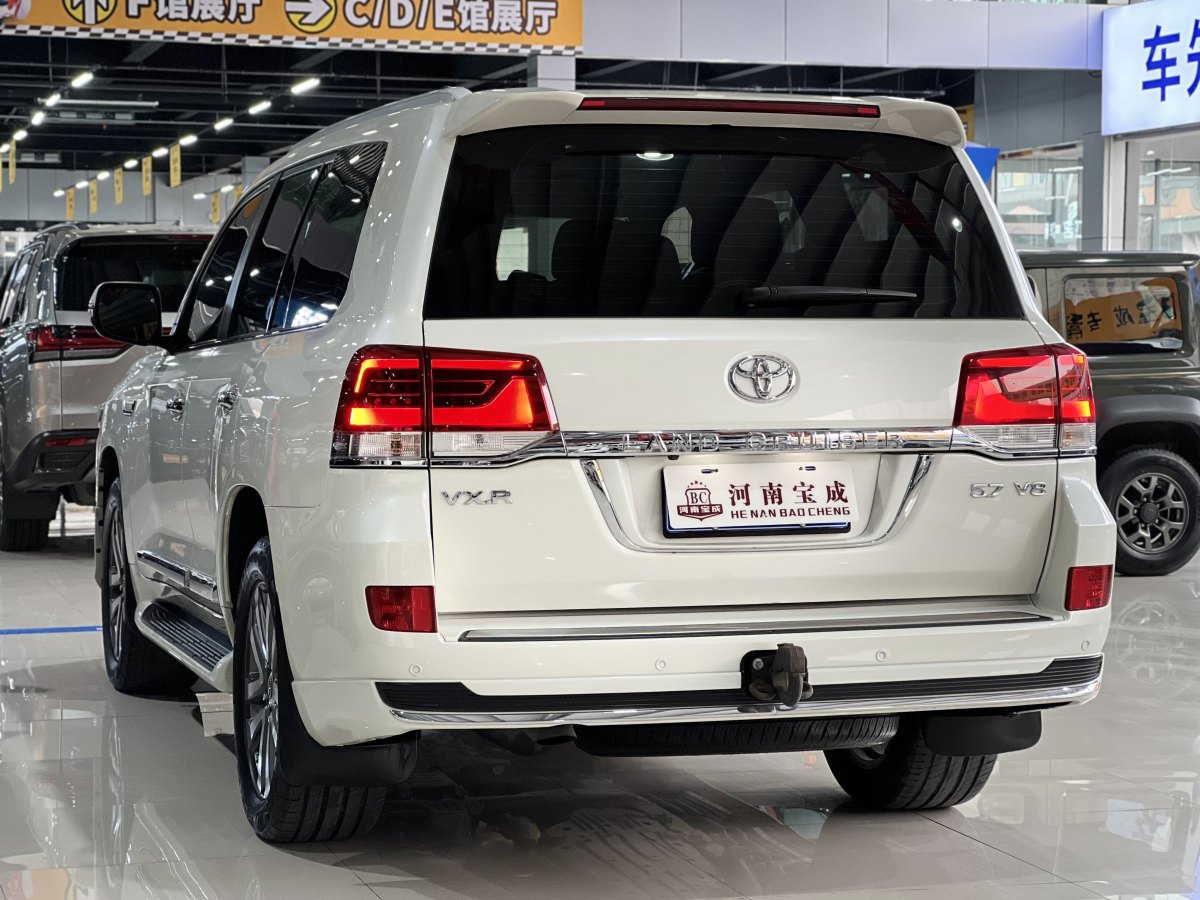 豐田 蘭德酷路澤  2018款 5.7L VX-R 12氣 底升(中東版)圖片