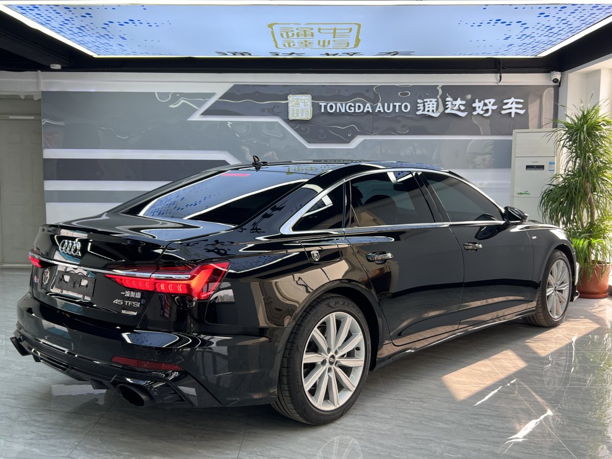 奧迪 奧迪A6L  2023款 改款 45 TFSI 臻選動(dòng)感型圖片