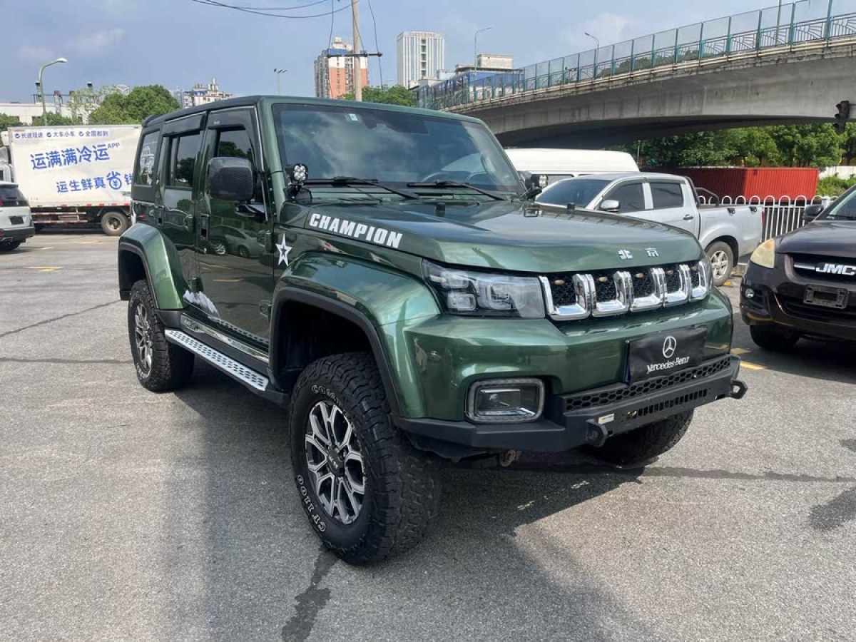 北京 BJ40  2020款 2.0T 自動(dòng)四驅(qū)城市獵人版至尊型圖片