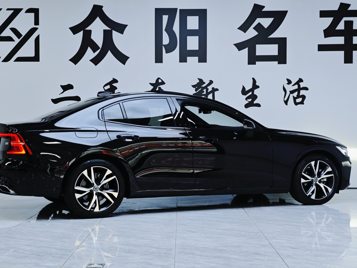 沃爾沃 S60L  2022款 B4 智遠(yuǎn)運(yùn)動版圖片