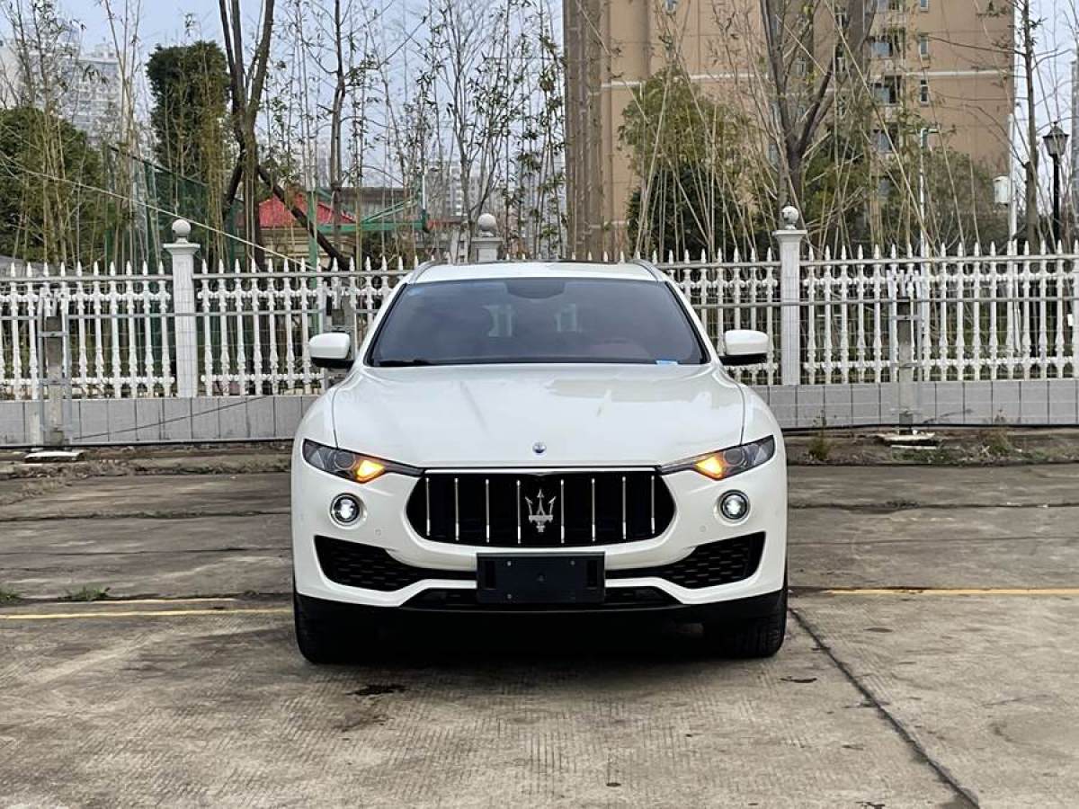 瑪莎拉蒂 Levante  2018款 3.0T 350Hp 標(biāo)準(zhǔn)版圖片