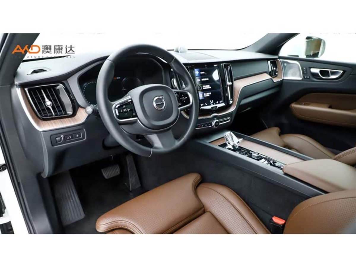 沃爾沃 XC60新能源  2024款 T8 插電混動(dòng) 長續(xù)航四驅(qū)智雅豪華版圖片