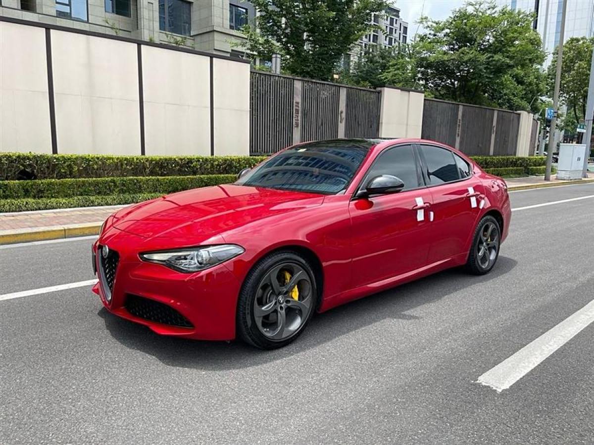 阿爾法·羅密歐 Giulia  2019款 2.0T 280HP Black Package黑標(biāo)限量版圖片