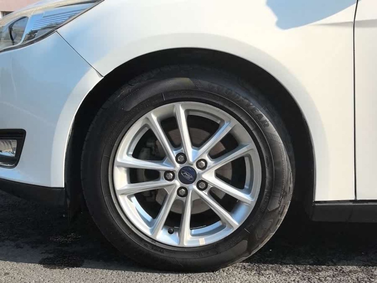 福特 ?？怂? 2018款 三廂經(jīng)典 EcoBoost 180 自動(dòng)精英型圖片