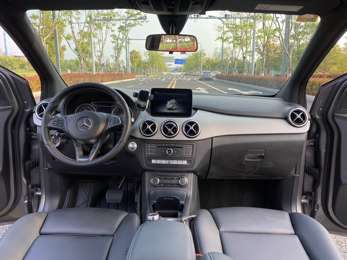 2018年04月奔驰 奔驰B级  2018款 B 200 动感型