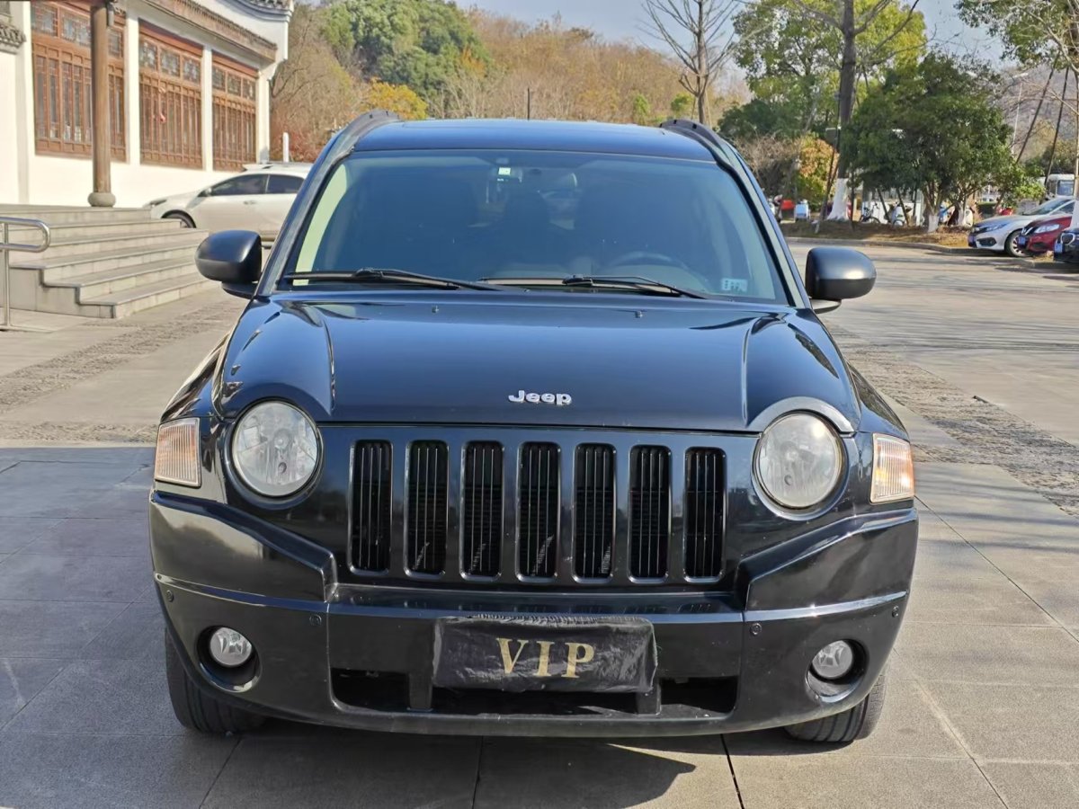 Jeep 指南者  2011款 2.4L 四驅(qū)經(jīng)典版圖片