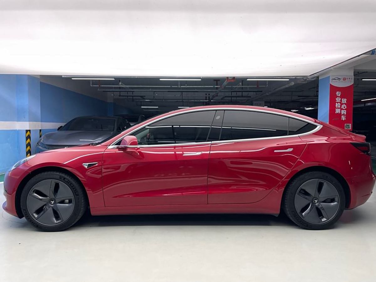 特斯拉 Model Y  2020款 改款 標(biāo)準(zhǔn)續(xù)航后驅(qū)升級版圖片