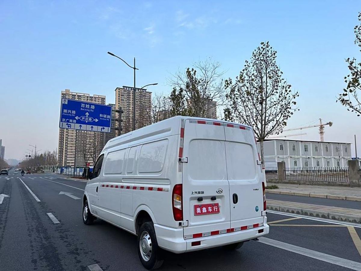 上汽大通 V80  2023款 2.0T PLUS 手動(dòng)廂式車(chē)VAN長(zhǎng)軸中頂3座圖片