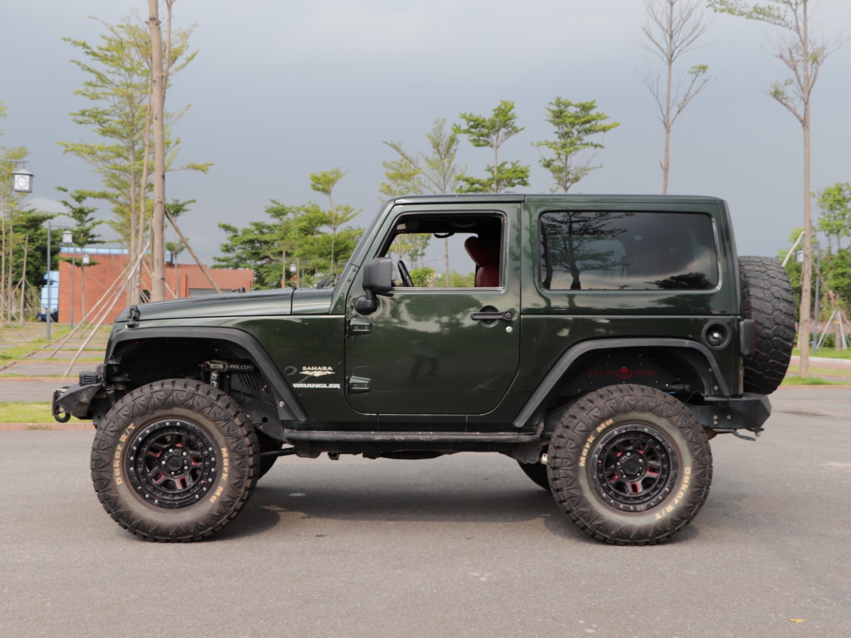 2011年5月Jeep 牧馬人  2011款 3.8L Sahara 兩門版