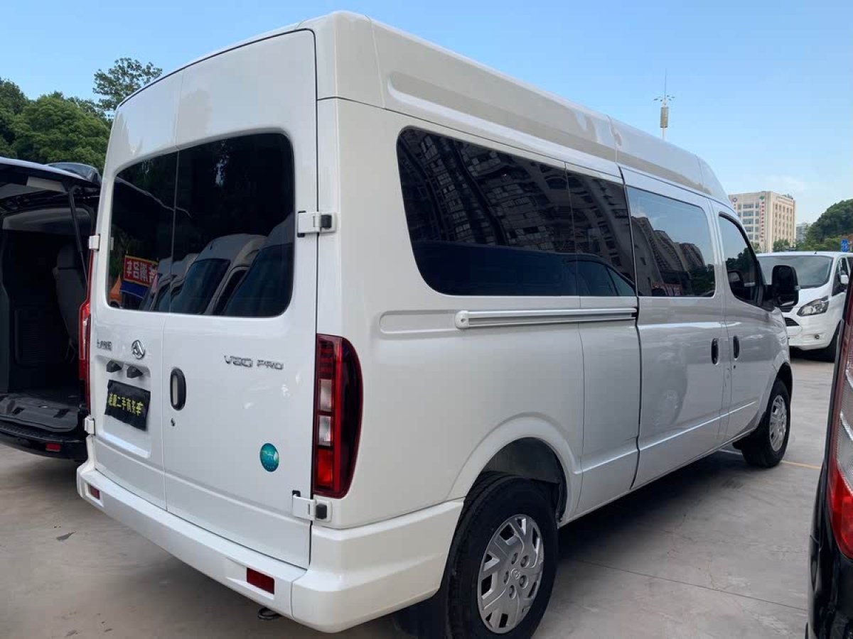 上汽大通 V80  2025款 PRO商旅 6MT 長(zhǎng)軸中頂 9座三排 非營(yíng)運(yùn)圖片