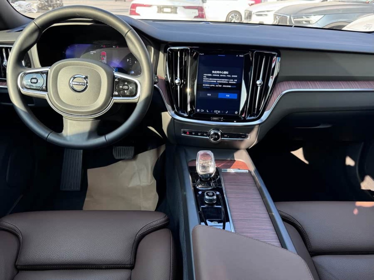 沃爾沃 V60  2024款 B5 智遠豪華版圖片