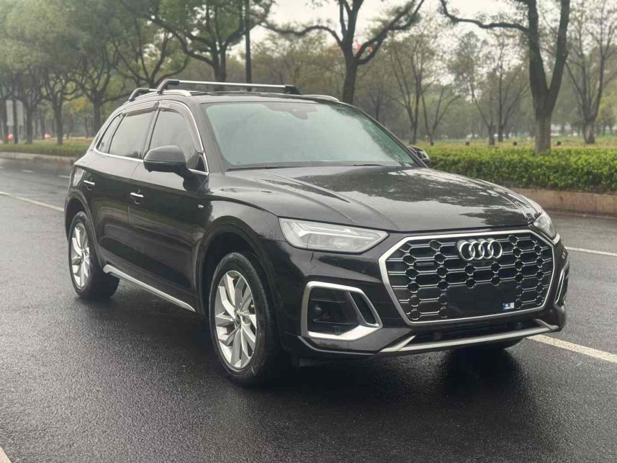 奧迪 奧迪Q5 e-tron  2022款 40 e-tron 星耀型 機(jī)甲套裝圖片