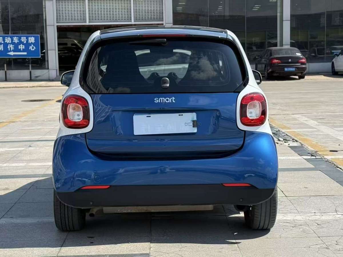 2018年6月smart fortwo  2018款 1.0L 52千瓦硬頂激情版