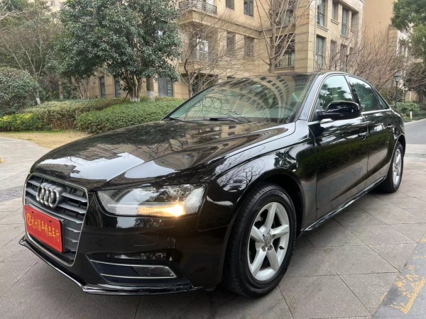 奥迪 奥迪A4L  2013款 30 TFSI 手动舒适型