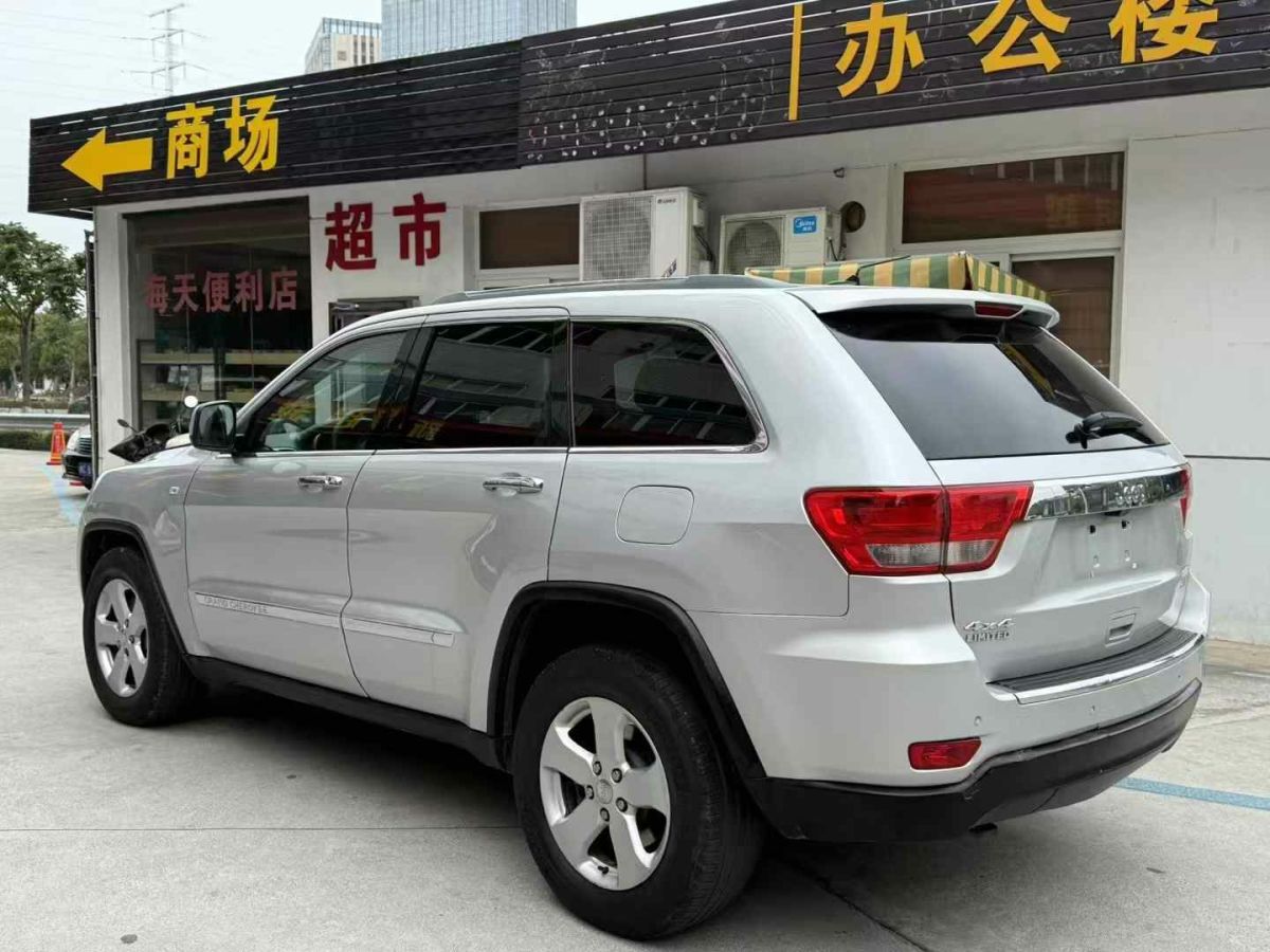 Jeep 大切諾基  2012款 3.6L 周年導(dǎo)航版圖片