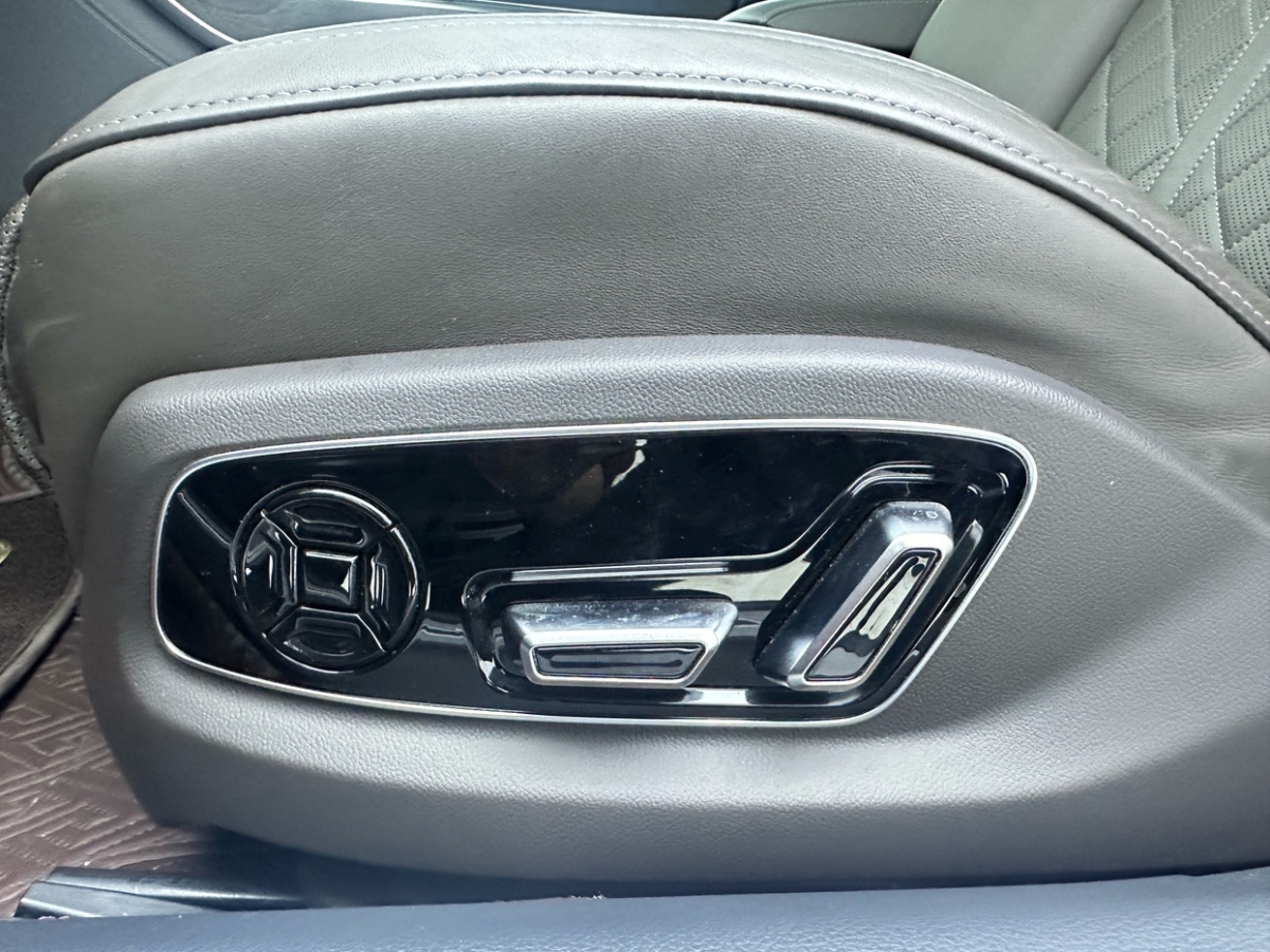 奧迪 奧迪A8  2023款 A8L 50 TFSI quattro 臻選型圖片