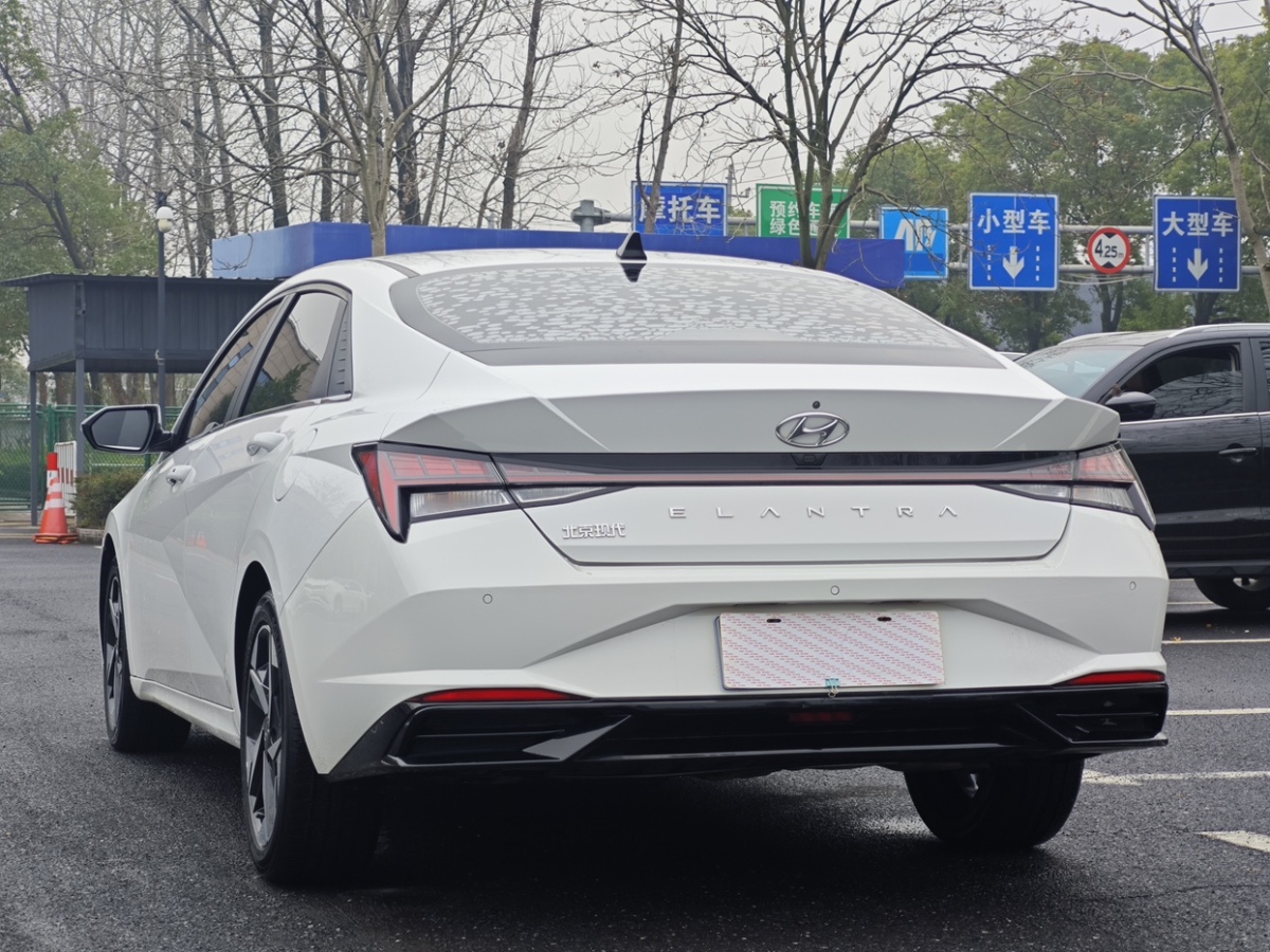 現(xiàn)代 伊蘭特  2021款 1.5L LUX尊貴版圖片