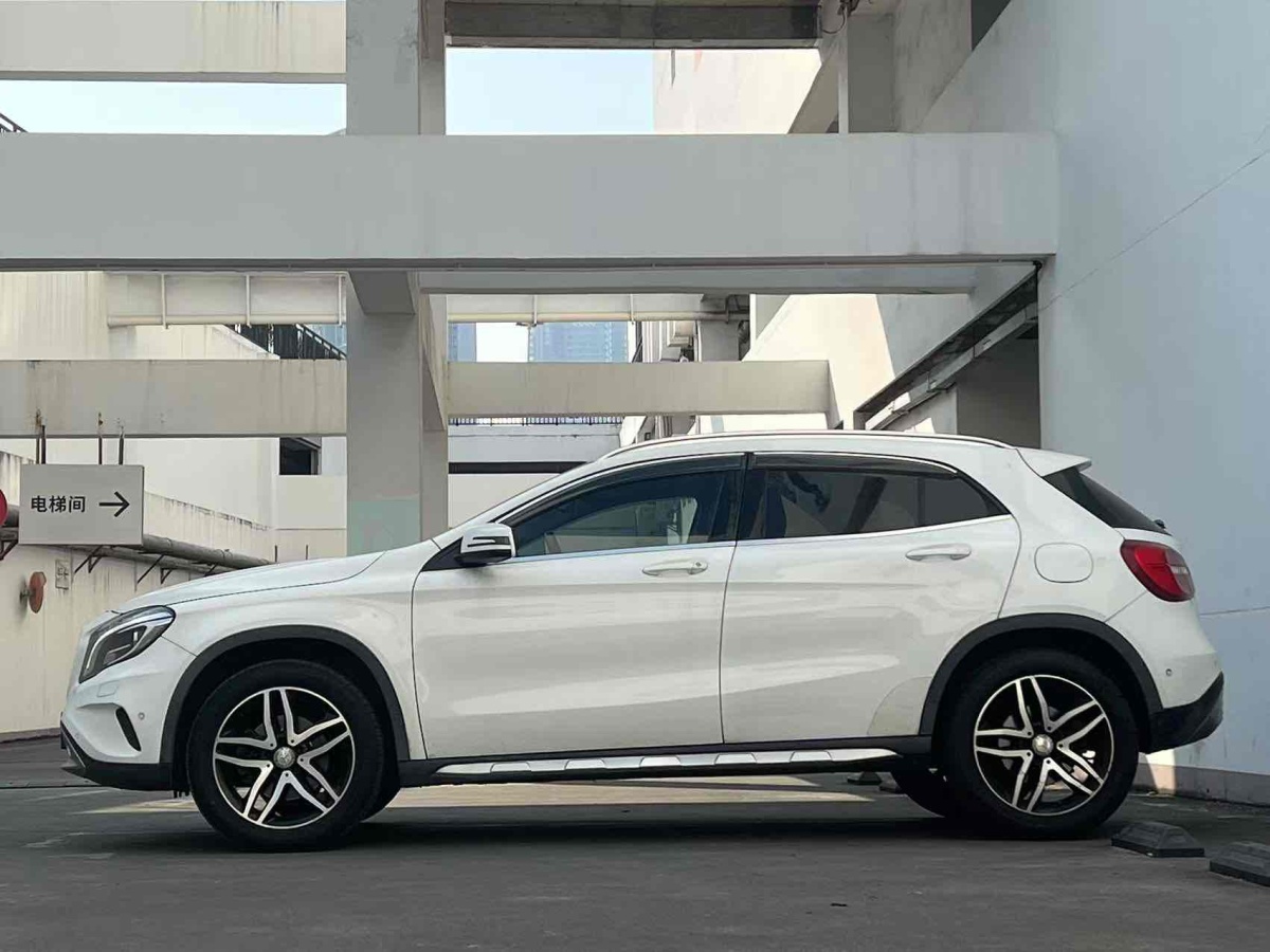 奔馳 奔馳GLA  2015款 GLA 220 4MATIC 時(shí)尚型圖片