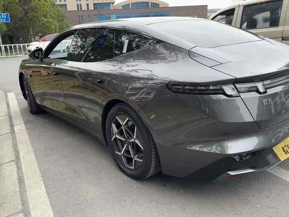 領(lǐng)克 領(lǐng)克Z10  2025款 95kWh 766km后驅(qū)Max圖片