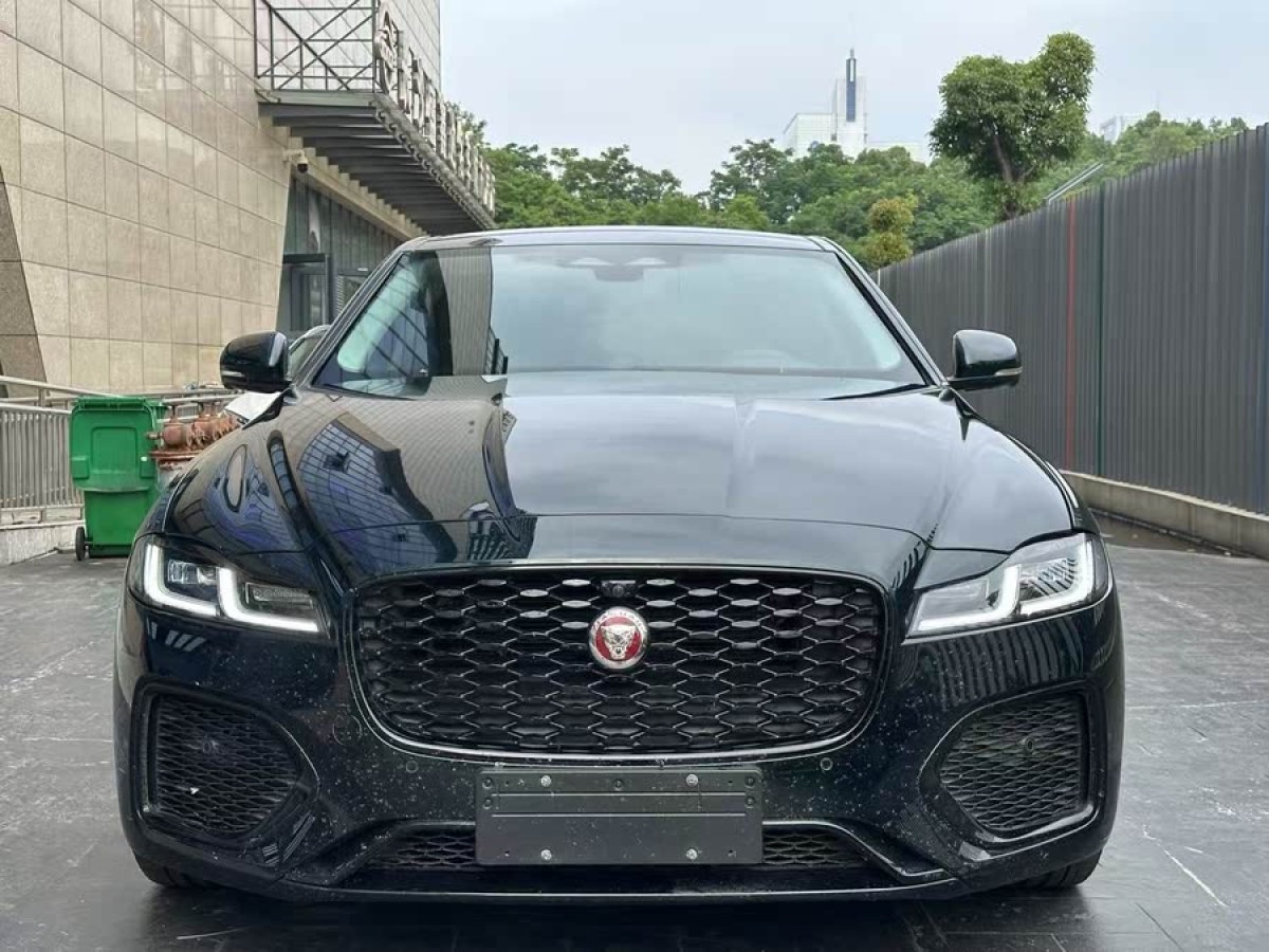 捷豹 XFL  2022款 XFL 2.0T P250 兩驅(qū)尊享豪華版圖片