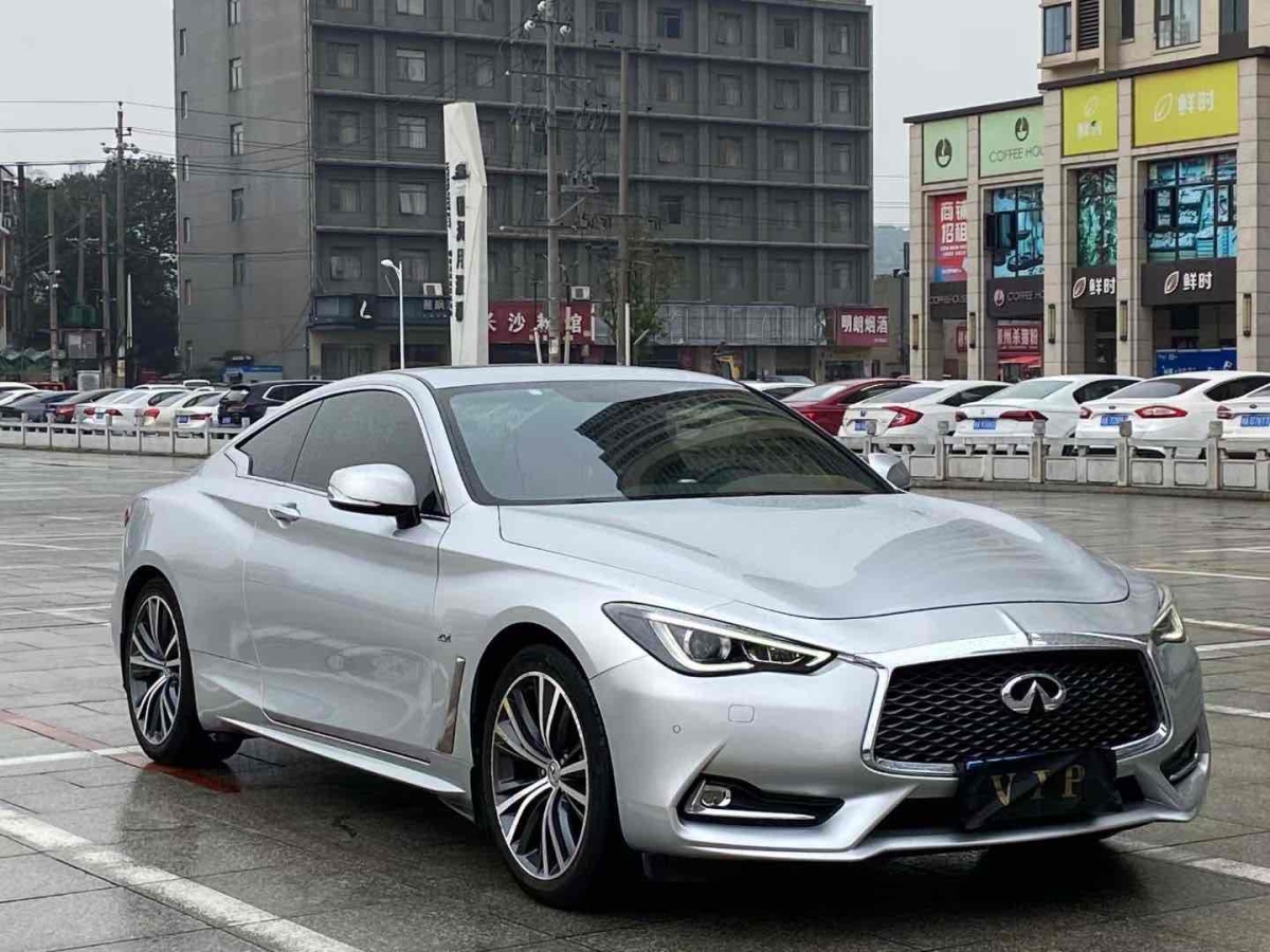 英菲尼迪 Q60  2019款 2.0T 豪華版圖片