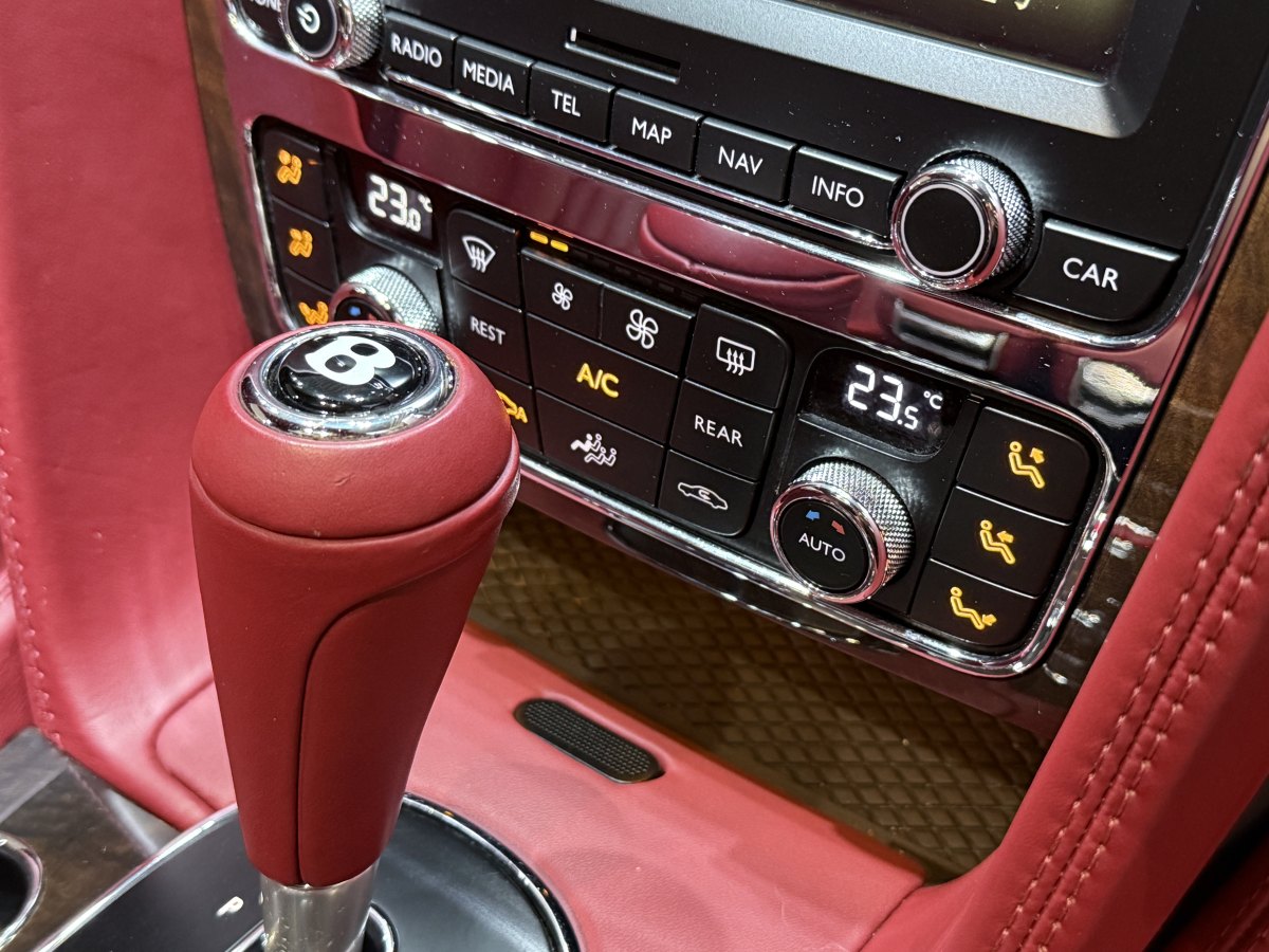 賓利 飛馳  2014款 4.0T V8 尊貴版圖片