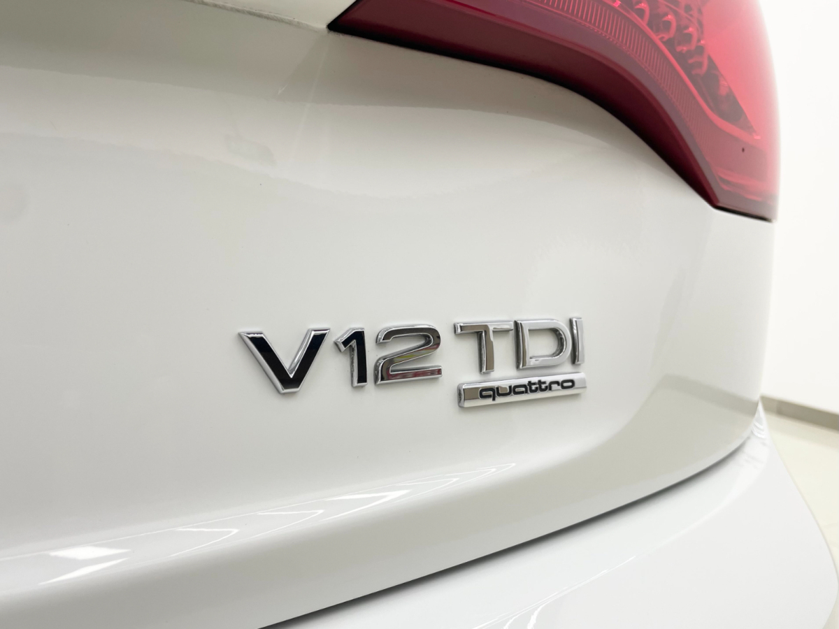 2010年10月奧迪 奧迪Q7  2012款 6.0 V12 TDI 旗艦型