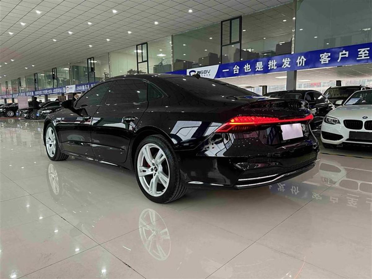 奧迪 奧迪A7L  2024款 45TFSI quattro S-line 見遠(yuǎn)型 流晶套裝圖片