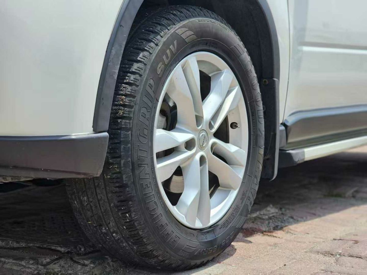 日產(chǎn) 奇駿  2012款 2.0L CVT舒適版 4WD圖片