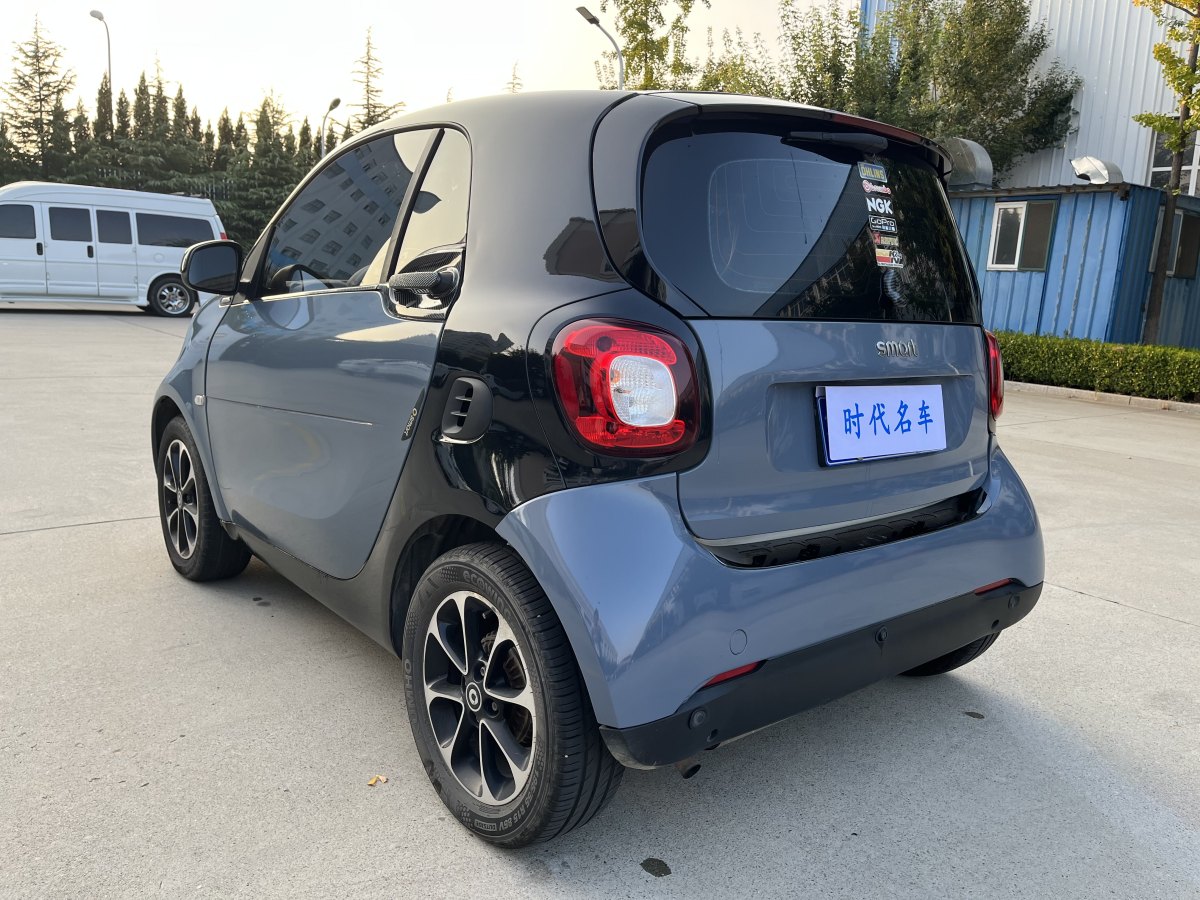 2015年9月smart fortwo  2015款 1.0L 52千瓦硬頂激情版