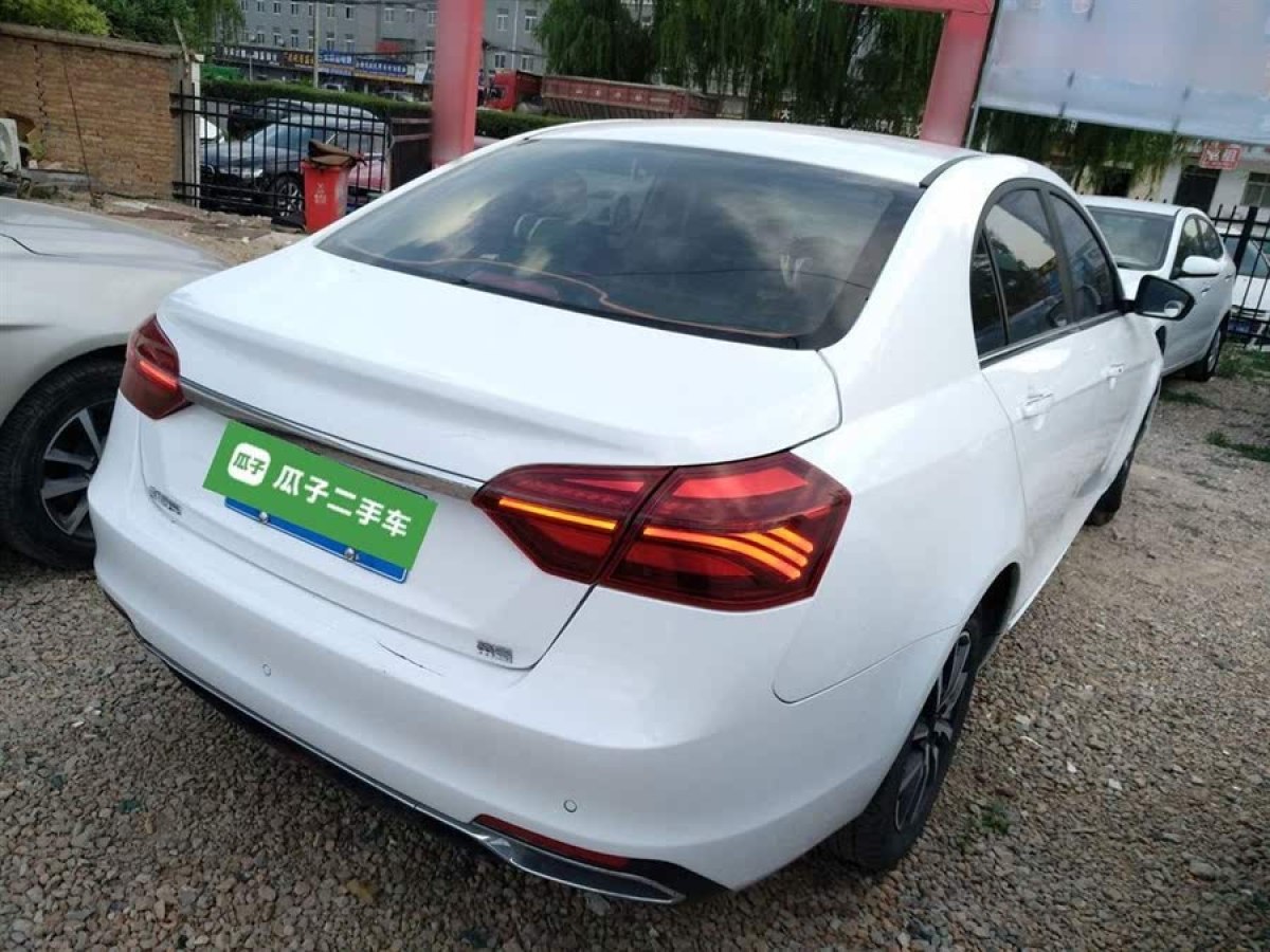 吉利 帝豪  2019款  領(lǐng)軍版 1.5L 手動(dòng)向上互聯(lián)型 國VI圖片