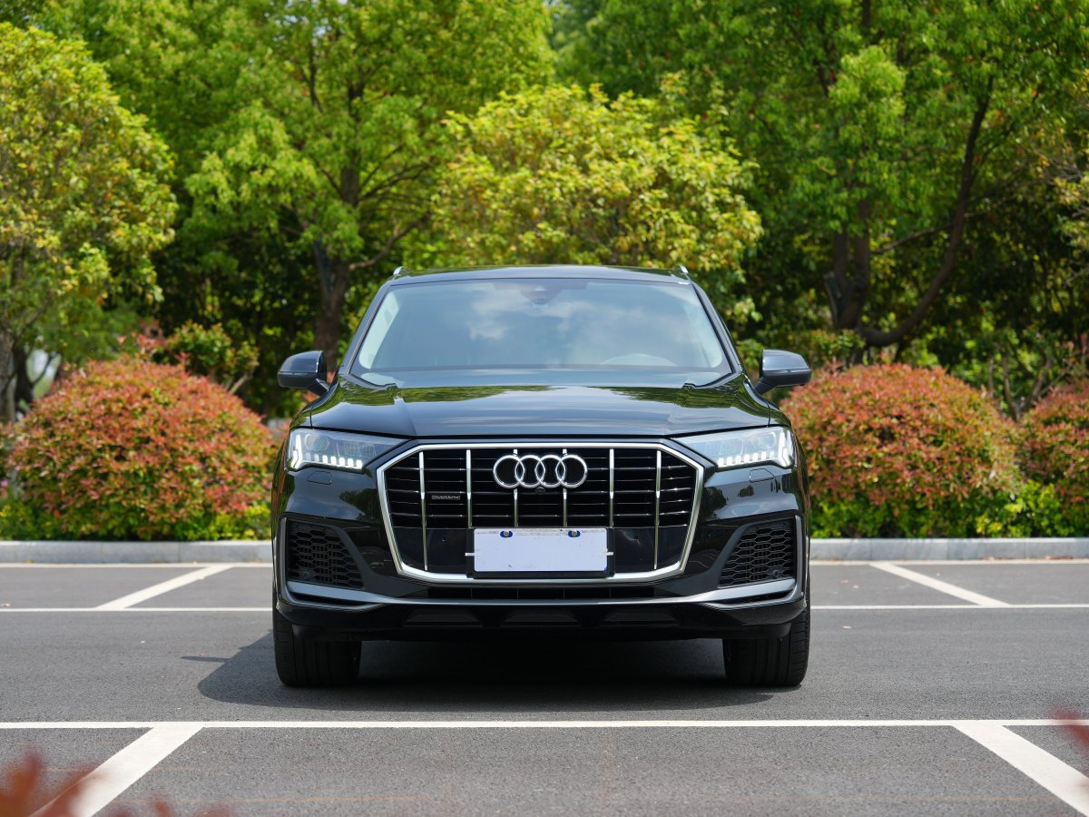 2022年3月奧迪 奧迪Q7  2023款 55 TFSI quattro S line運(yùn)動(dòng)型