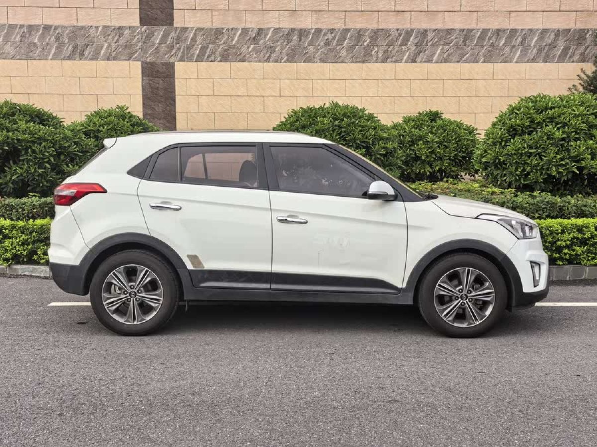 現(xiàn)代 ix25  2015款 1.6L 自動(dòng)兩驅(qū)智能型GLS圖片