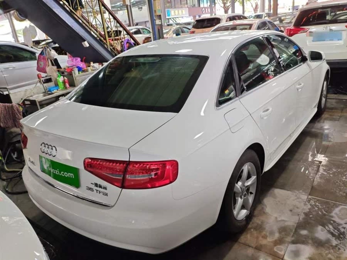 奧迪 奧迪A4L  2015款 35 TFSI 自動(dòng)標(biāo)準(zhǔn)型圖片