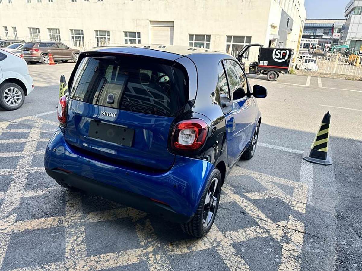 smart fortwo  2018款 1.0L 52千瓦硬頂激情版圖片