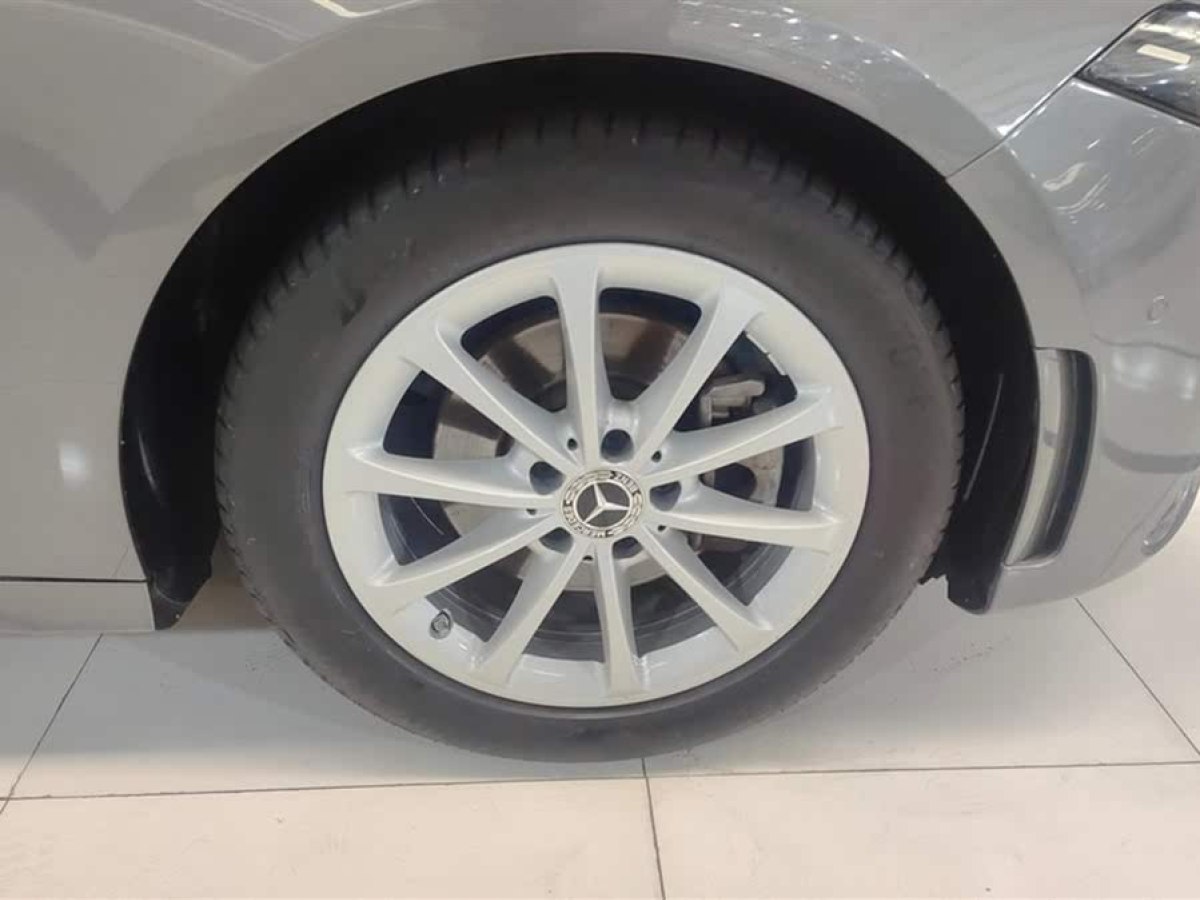 奔馳 奔馳A級  2019款  改款 A 200 L 運(yùn)動轎車圖片