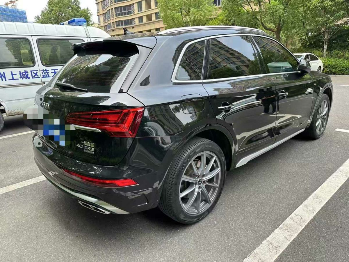 奧迪 奧迪Q5 e-tron  2022款 40 e-tron 星耀型 機甲套裝圖片