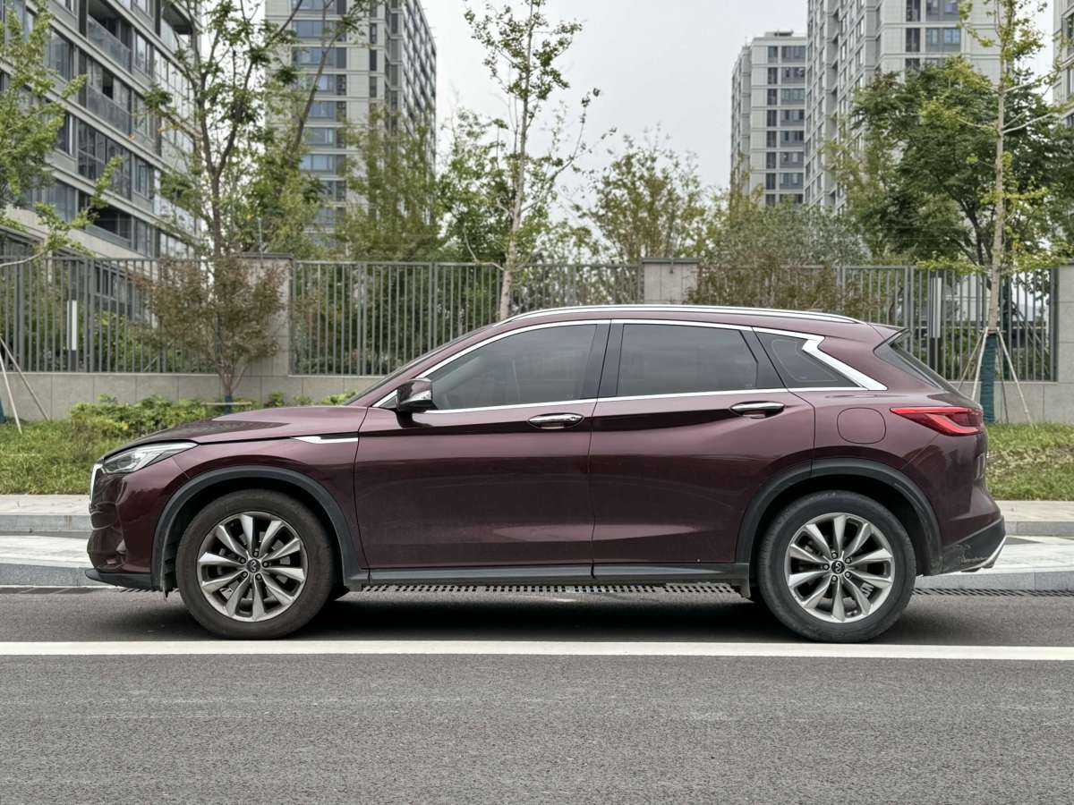 英菲尼迪 QX50  2020款 改款 2.0T 兩驅(qū)時(shí)尚版圖片