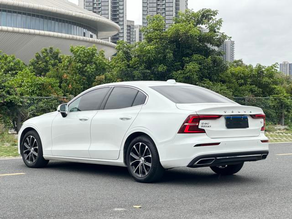 2021年12月沃爾沃 S60L  2021款 T4 智逸豪華版